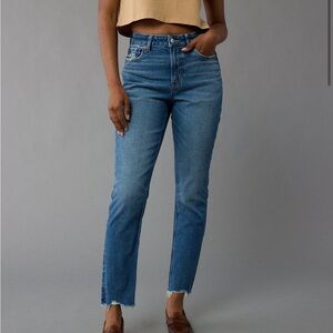 American Eagle Strigid Mom Jeans
